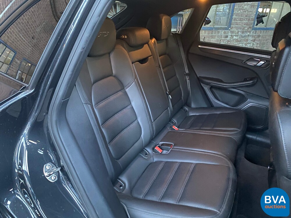 Porsche Macan GTS V6 Bi-Turbo 360hp 2016 Facelift, L-748-DB.
