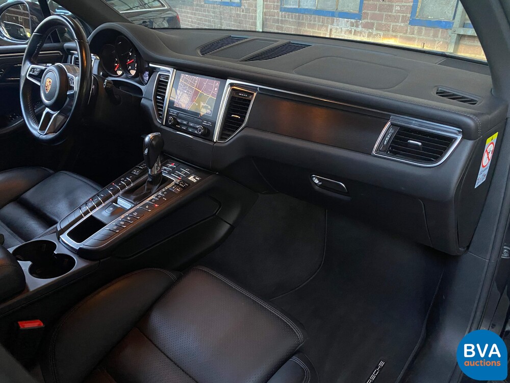 Porsche Macan GTS V6 Bi-Turbo 360hp 2016 Facelift, L-748-DB.