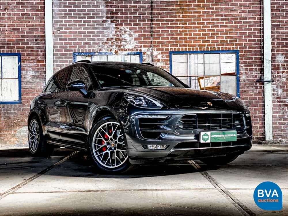 Porsche Macan GTS V6 Bi-Turbo 360hp 2016 Facelift, L-748-DB.