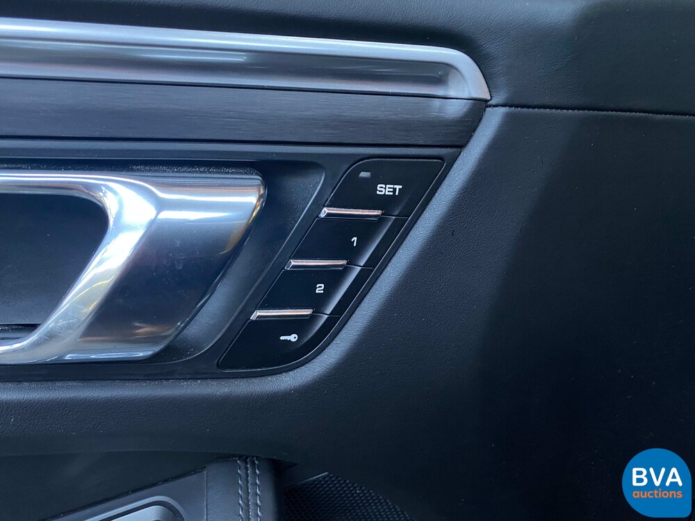 Porsche Macan GTS V6 Bi-Turbo 360hp 2016 Facelift, L-748-DB.