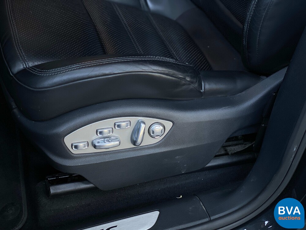 Porsche Macan GTS V6 Bi-Turbo 360hp 2016 Facelift, L-748-DB.