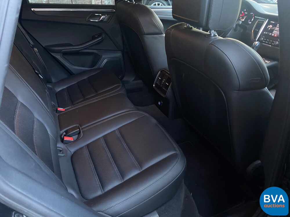 Porsche Macan GTS V6 Bi-Turbo 360hp 2016 Facelift, L-748-DB.