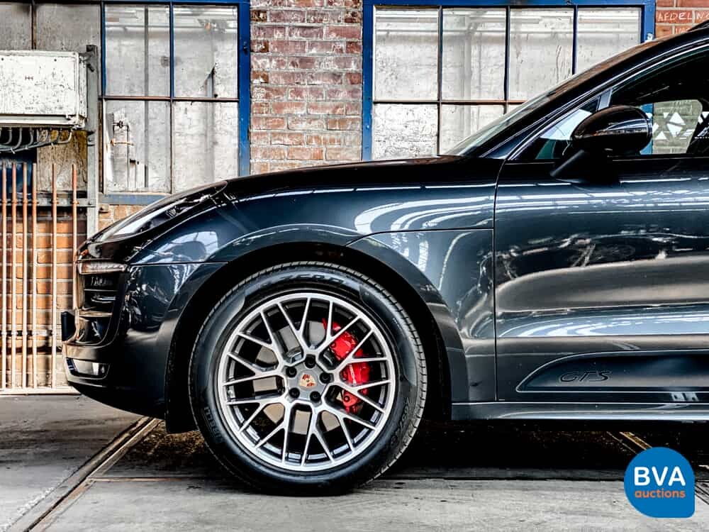 Porsche Macan GTS V6 Bi-Turbo 360hp 2016 Facelift, L-748-DB.