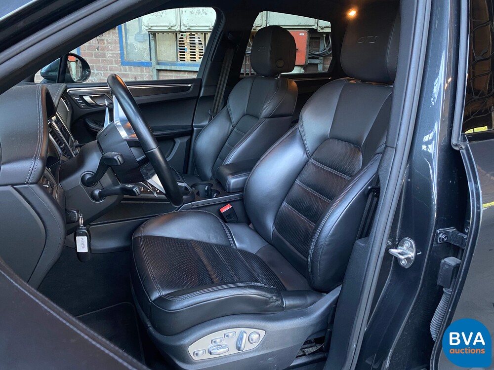 Porsche Macan GTS V6 Bi-Turbo 360hp 2016 Facelift, L-748-DB.
