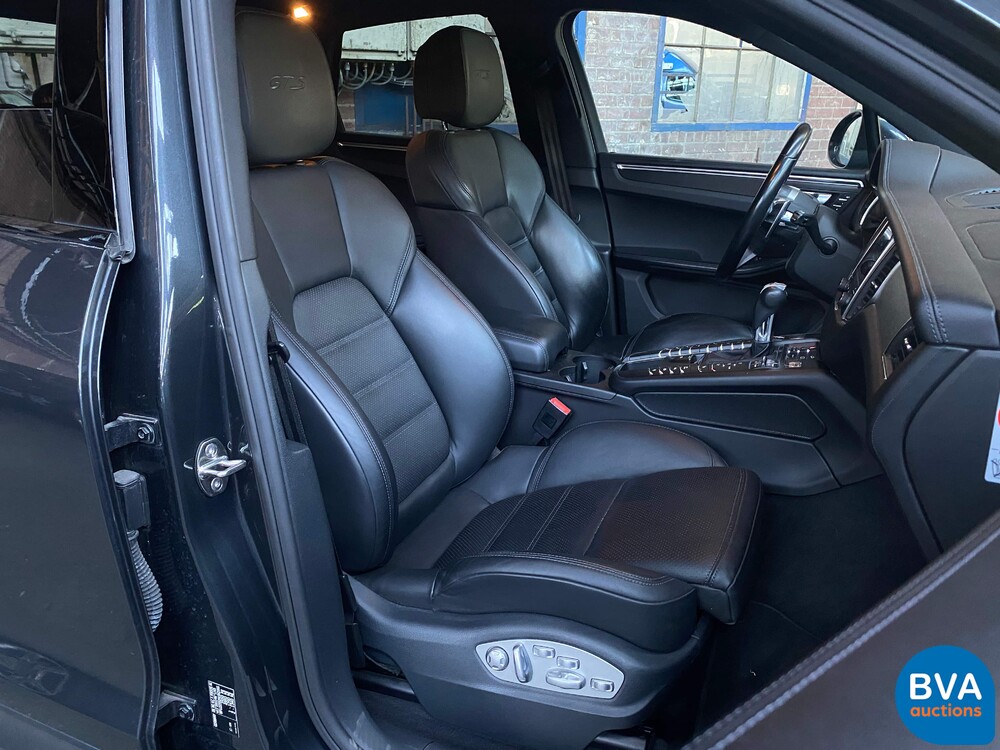 Porsche Macan GTS V6 Bi-Turbo 360hp 2016 Facelift, L-748-DB.