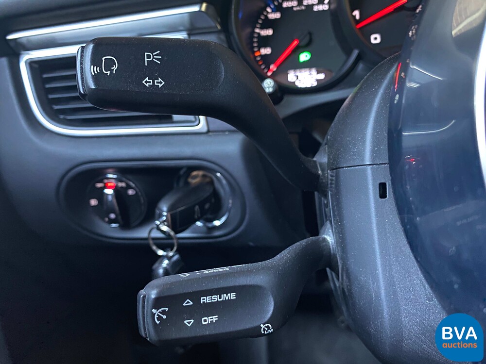 Porsche Macan GTS V6 Bi-Turbo 360hp 2016 Facelift, L-748-DB.