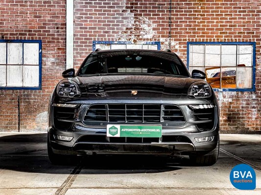 Porsche Macan GTS V6 Bi-Turbo 360hp 2016 Facelift, L-748-DB.