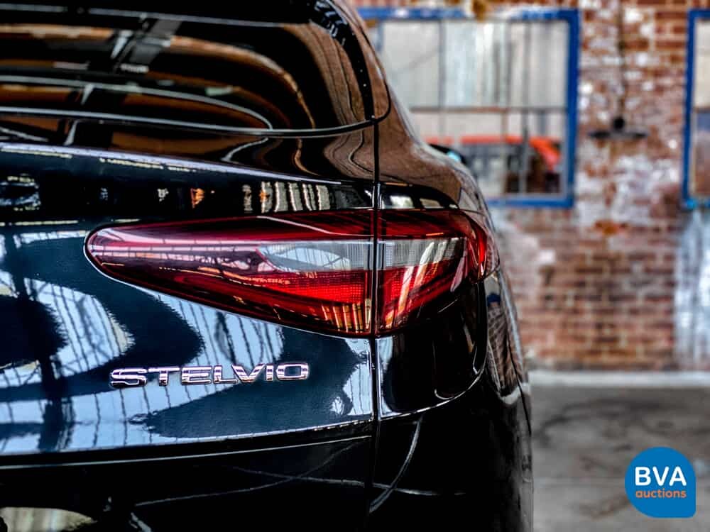 Alfa Romeo Stelvio 2.0T Q4 280hp AWD 2018, XK-318-N.