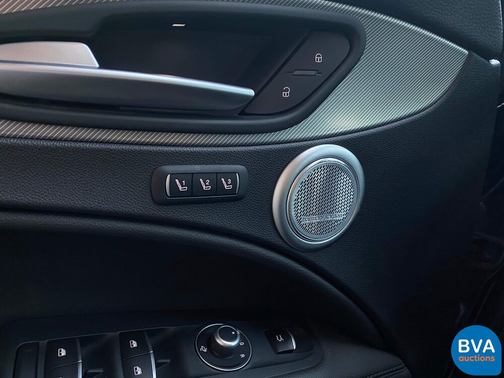 Alfa Romeo Stelvio 2.0T Q4 280hp AWD 2018, XK-318-N.