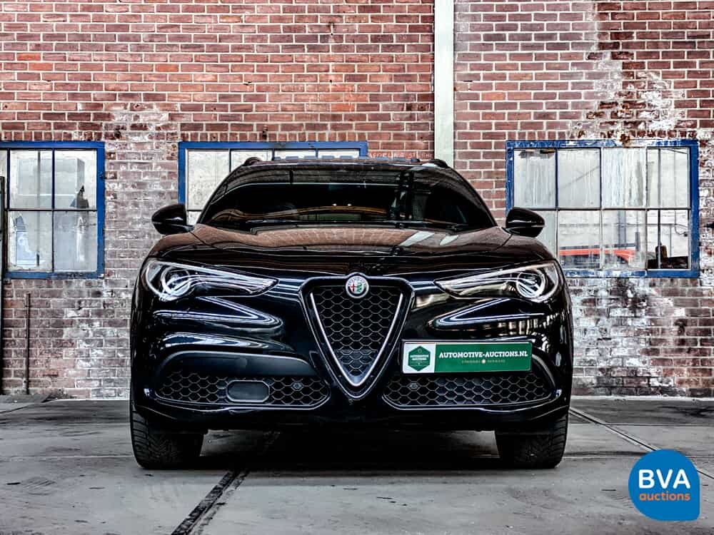 Alfa Romeo Stelvio 2.0T Q4 280hp AWD 2018, XK-318-N.