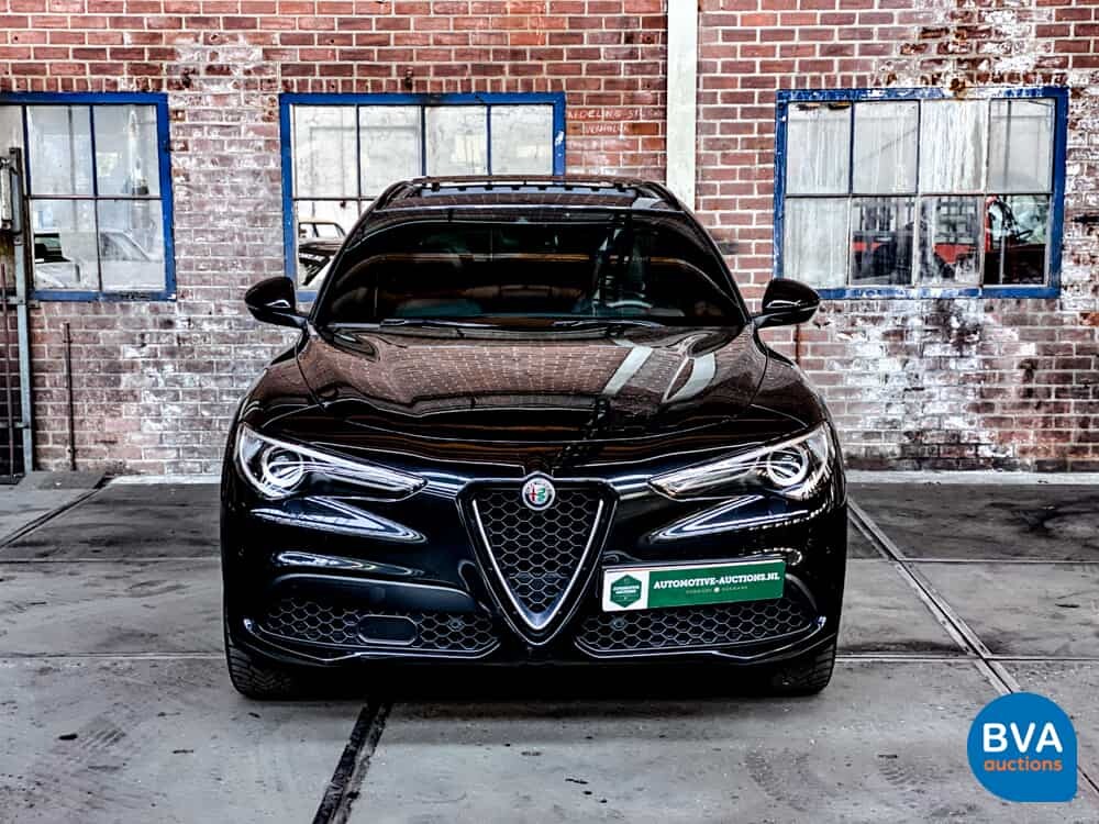 Alfa Romeo Stelvio 2.0T Q4 280hp AWD 2018, XK-318-N.