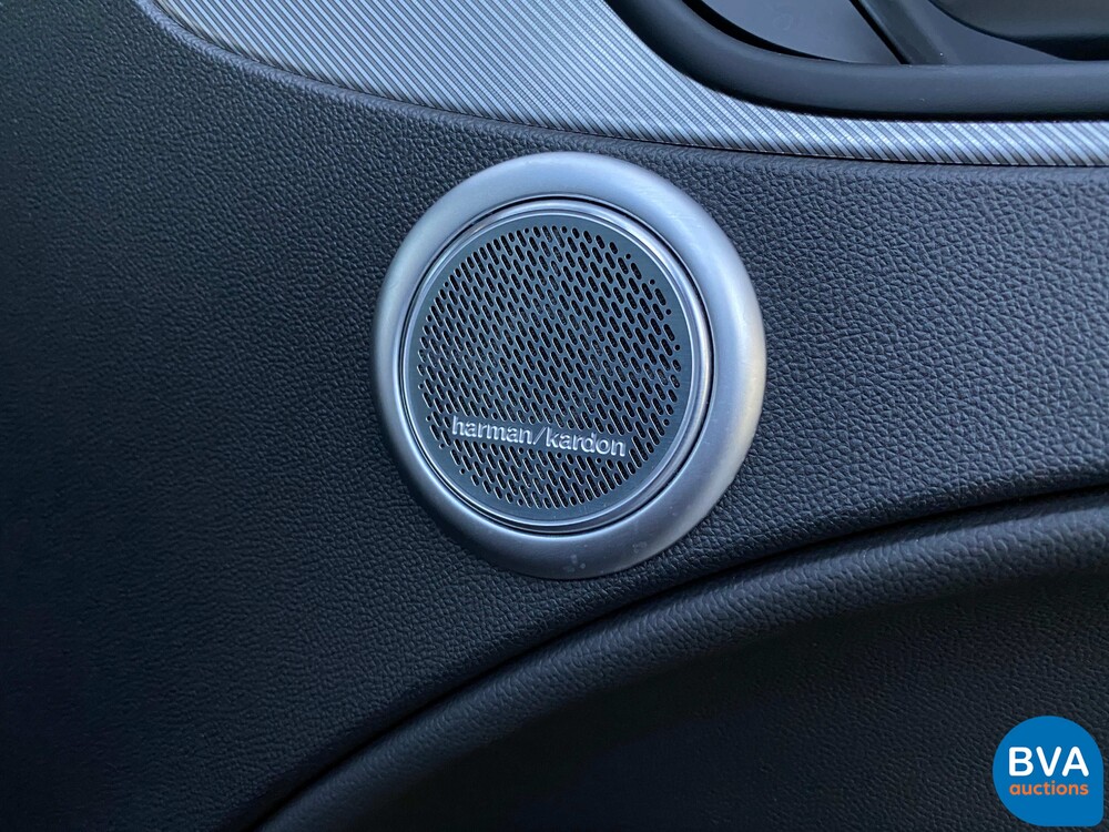 Alfa Romeo Stelvio 2.0T Q4 280hp AWD 2018, XK-318-N.