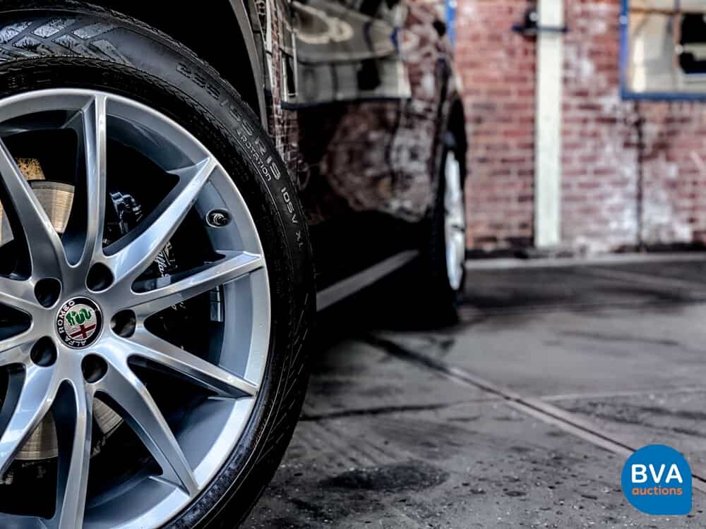 Alfa Romeo Stelvio 2.0T Q4 280hp AWD 2018, XK-318-N.