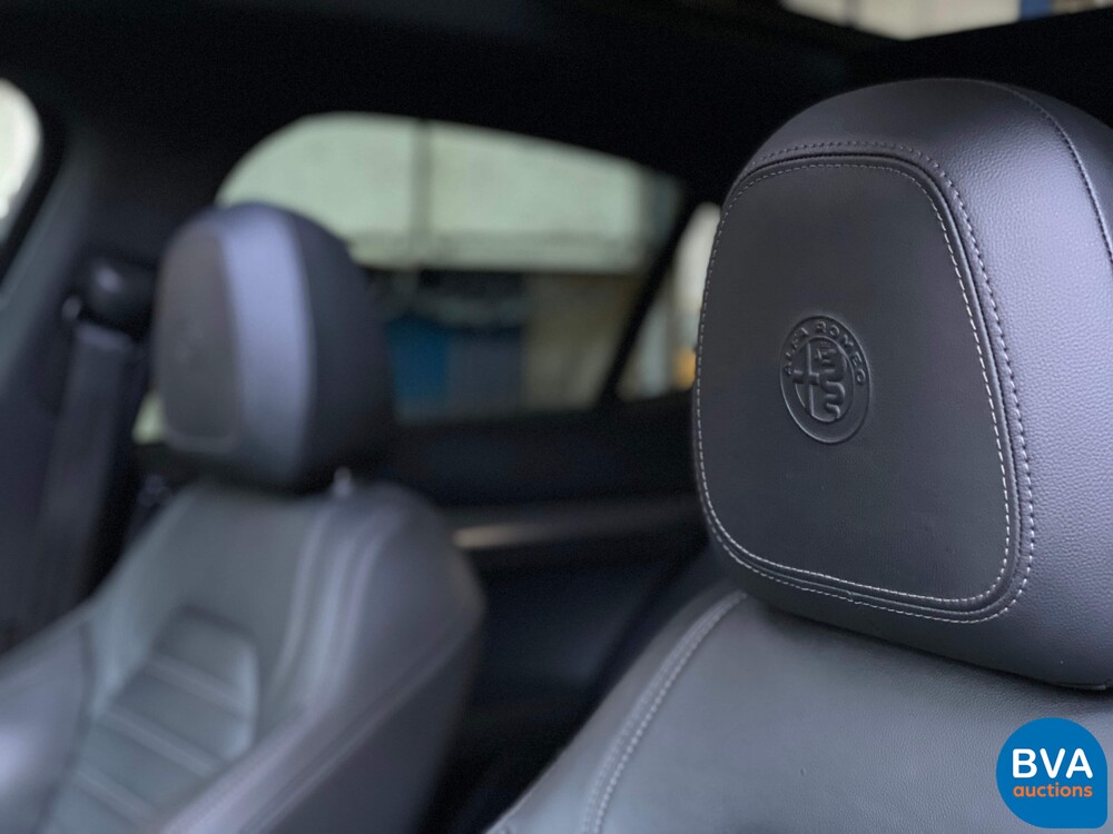 Alfa Romeo Stelvio 2.0T Q4 280hp AWD 2018, XK-318-N.