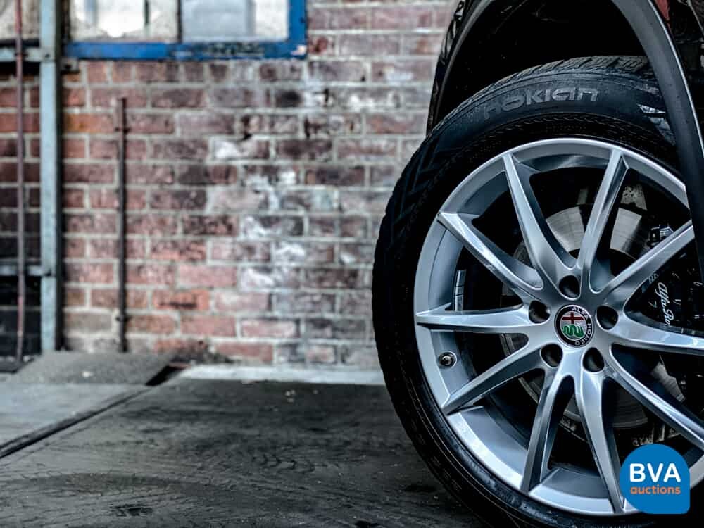 Alfa Romeo Stelvio 2.0T Q4 280hp AWD 2018, XK-318-N.