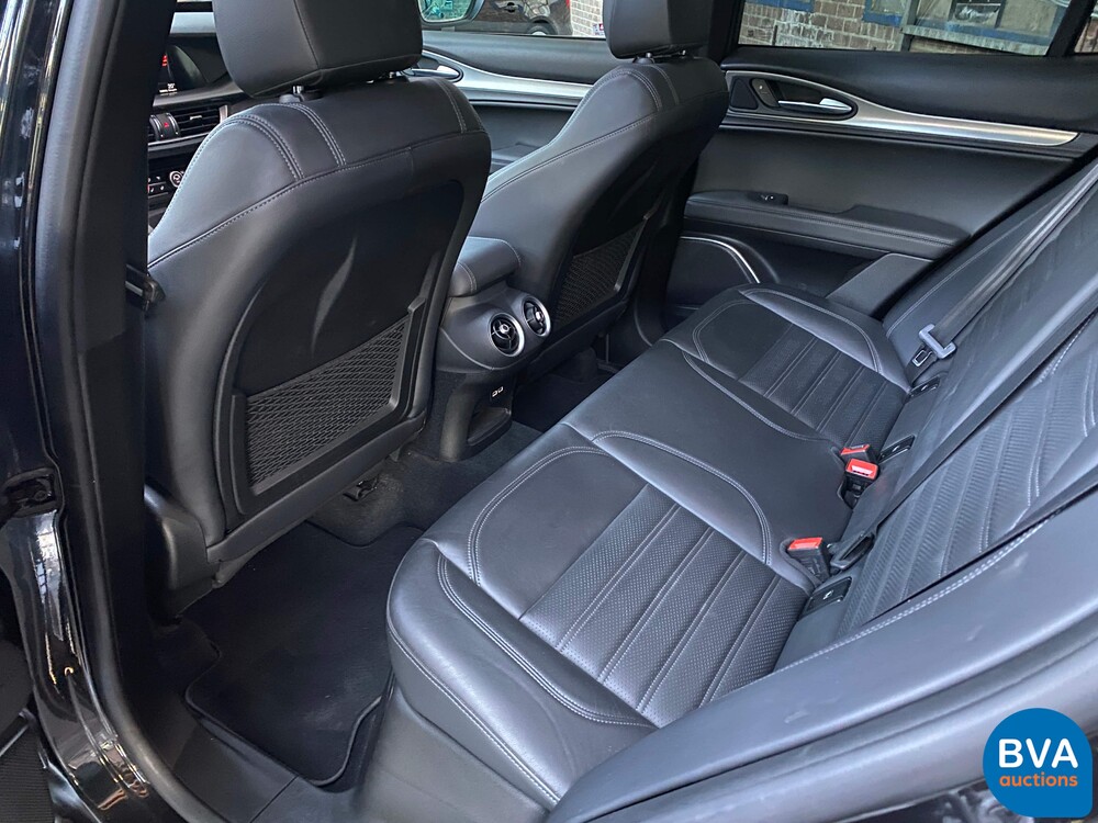Alfa Romeo Stelvio 2.0T Q4 280hp AWD 2018, XK-318-N.
