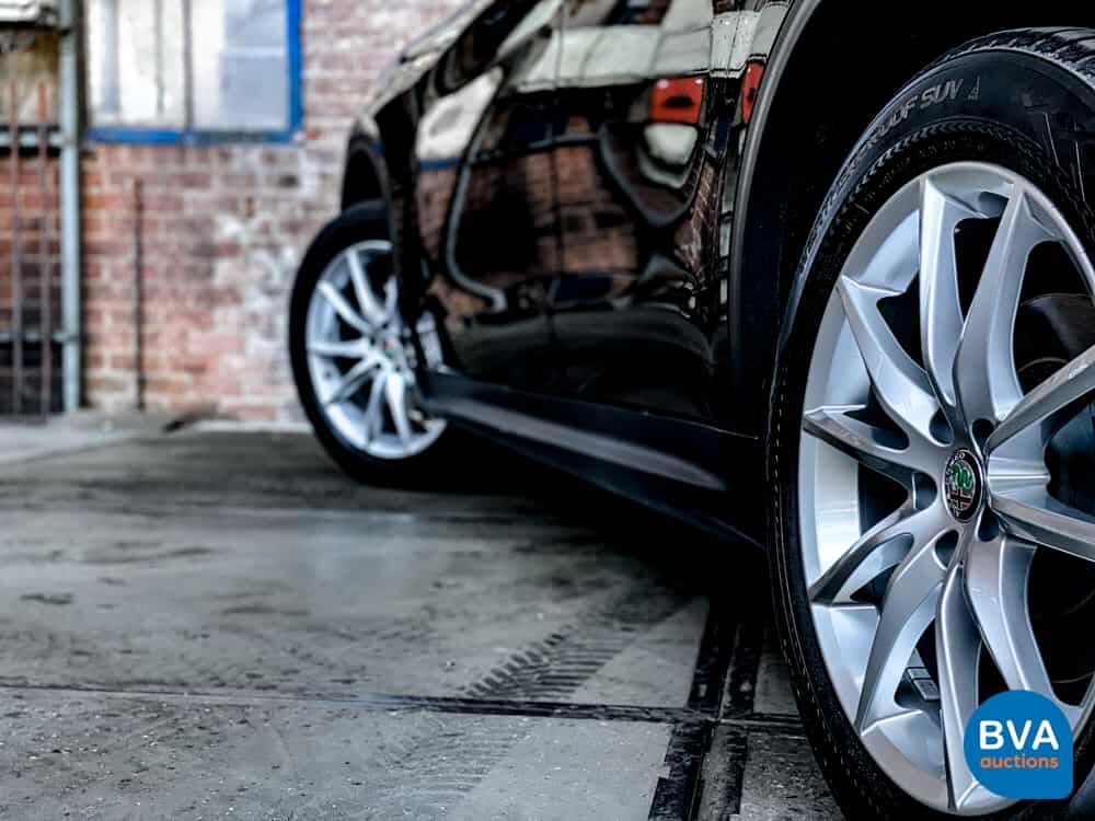 Alfa Romeo Stelvio 2.0T Q4 280hp AWD 2018, XK-318-N.