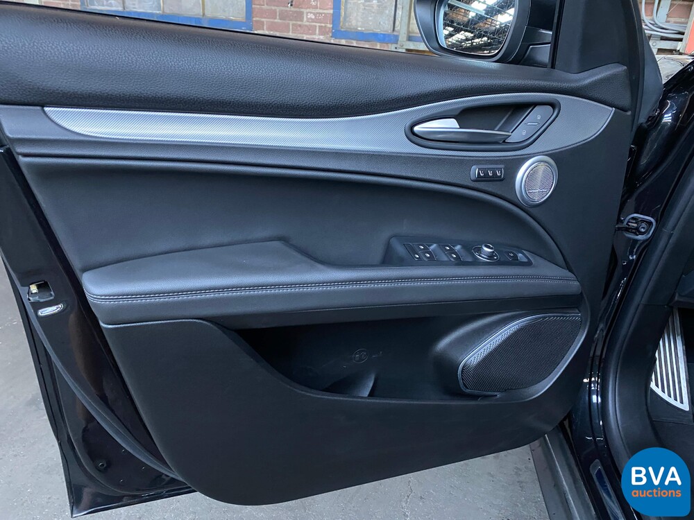 Alfa Romeo Stelvio 2.0T Q4 280hp AWD 2018, XK-318-N.