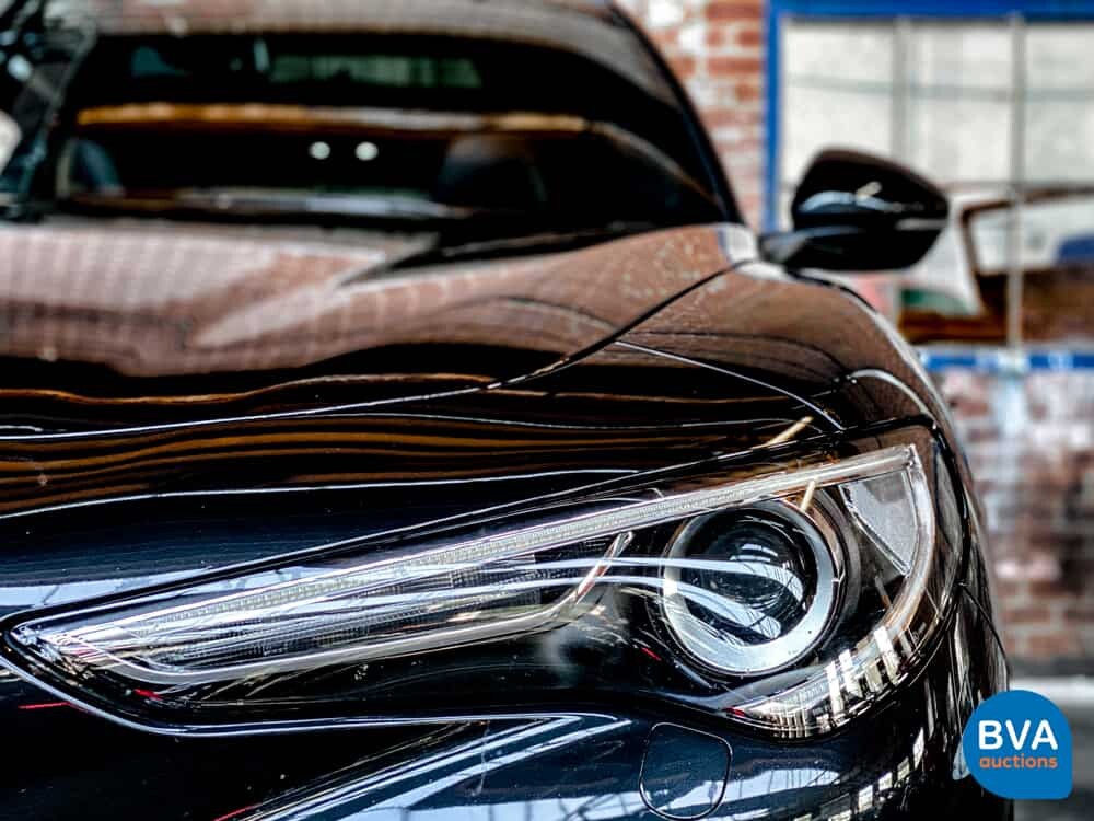 Alfa Romeo Stelvio 2.0T Q4 280hp AWD 2018, XK-318-N.