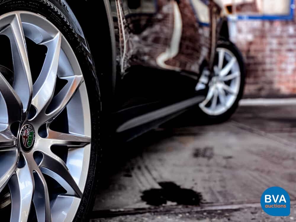 Alfa Romeo Stelvio 2.0T Q4 280hp AWD 2018, XK-318-N.