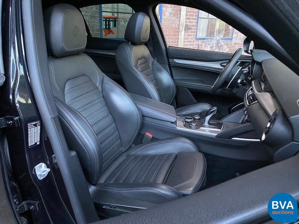 Alfa Romeo Stelvio 2.0T Q4 280hp AWD 2018, XK-318-N.
