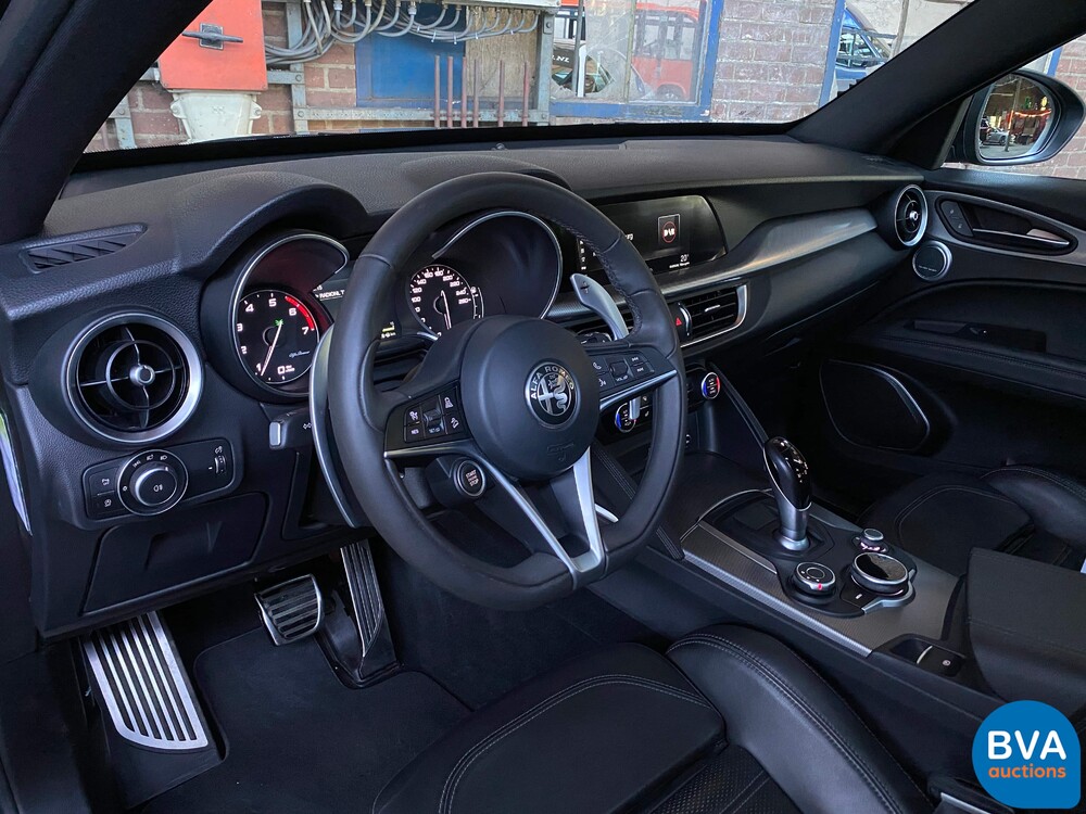 Alfa Romeo Stelvio 2.0T Q4 280hp AWD 2018, XK-318-N.