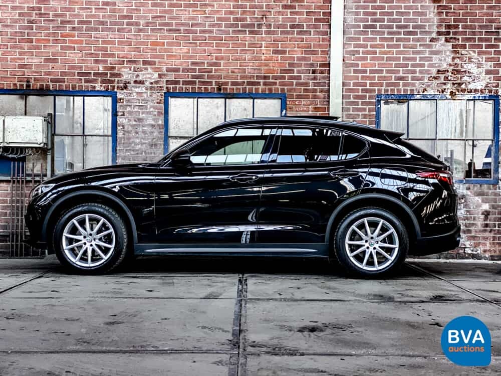Alfa Romeo Stelvio 2.0T Q4 280hp AWD 2018, XK-318-N.