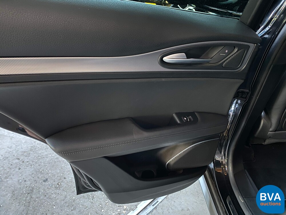 Alfa Romeo Stelvio 2.0T Q4 280hp AWD 2018, XK-318-N.