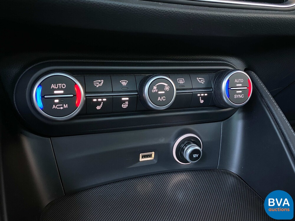 Alfa Romeo Stelvio 2.0T Q4 280hp AWD 2018, XK-318-N.