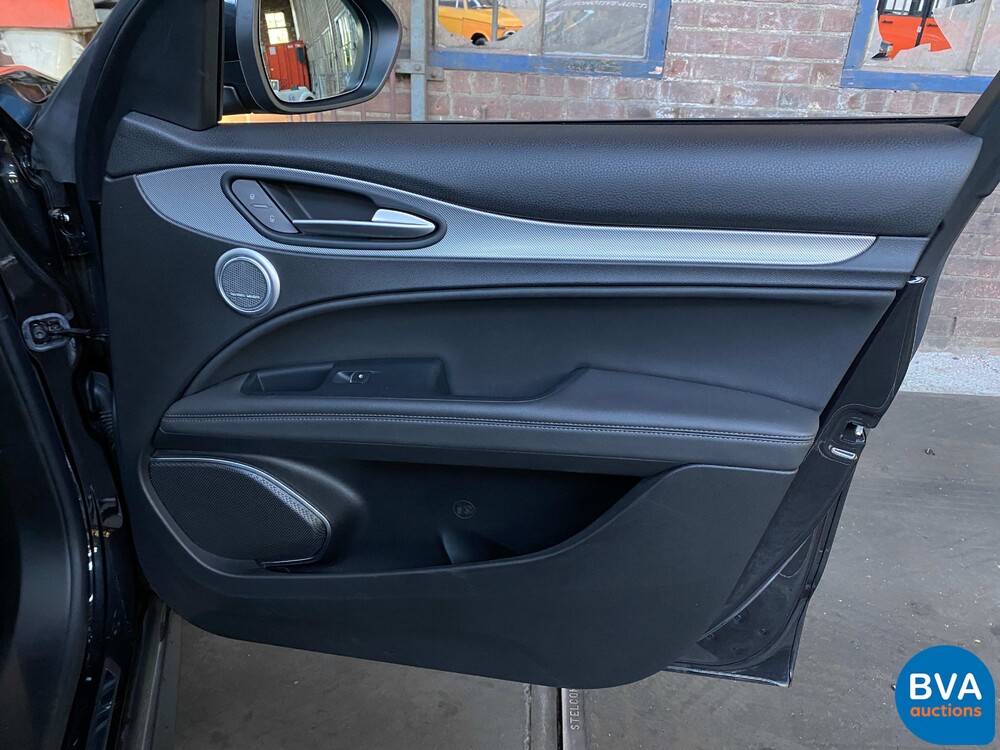 Alfa Romeo Stelvio 2.0T Q4 280hp AWD 2018, XK-318-N.