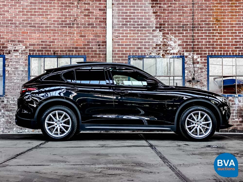 Alfa Romeo Stelvio 2.0T Q4 280hp AWD 2018, XK-318-N.