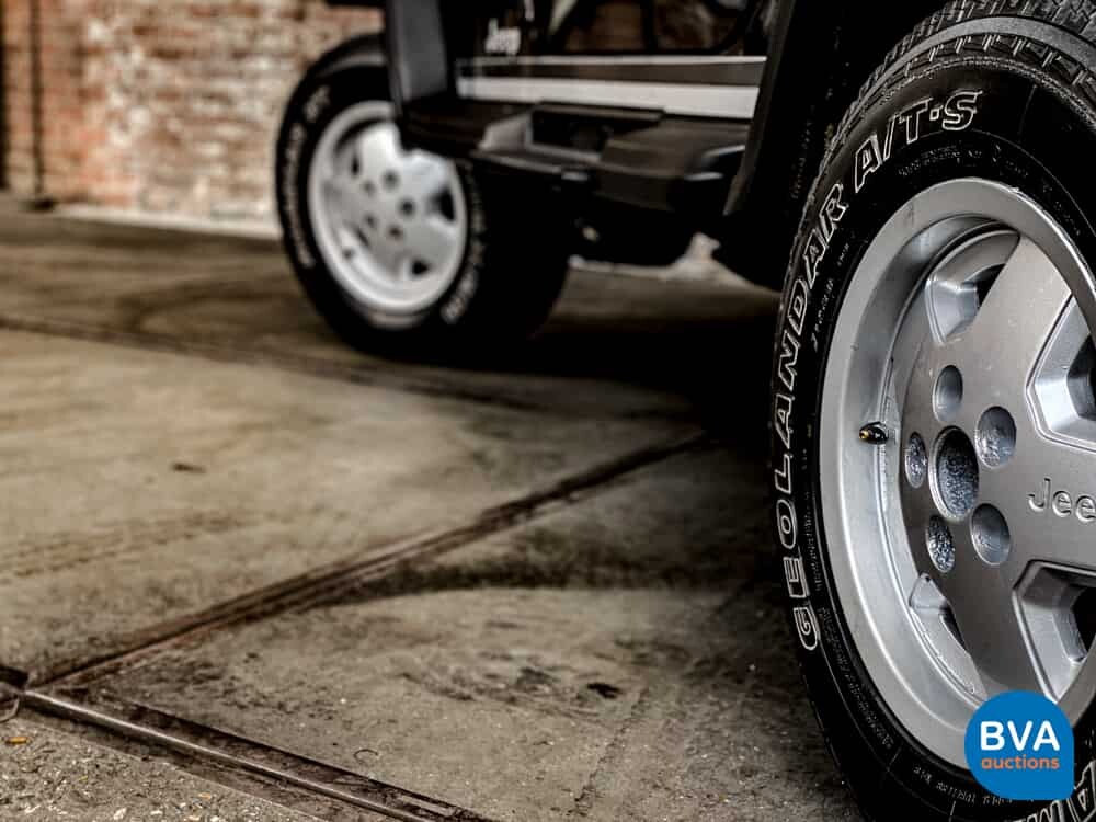 Jeep Wrangler 4.0i Laredo Wagon 4WD 178hp 1992 -Org. NL-, VS-49-JR.
