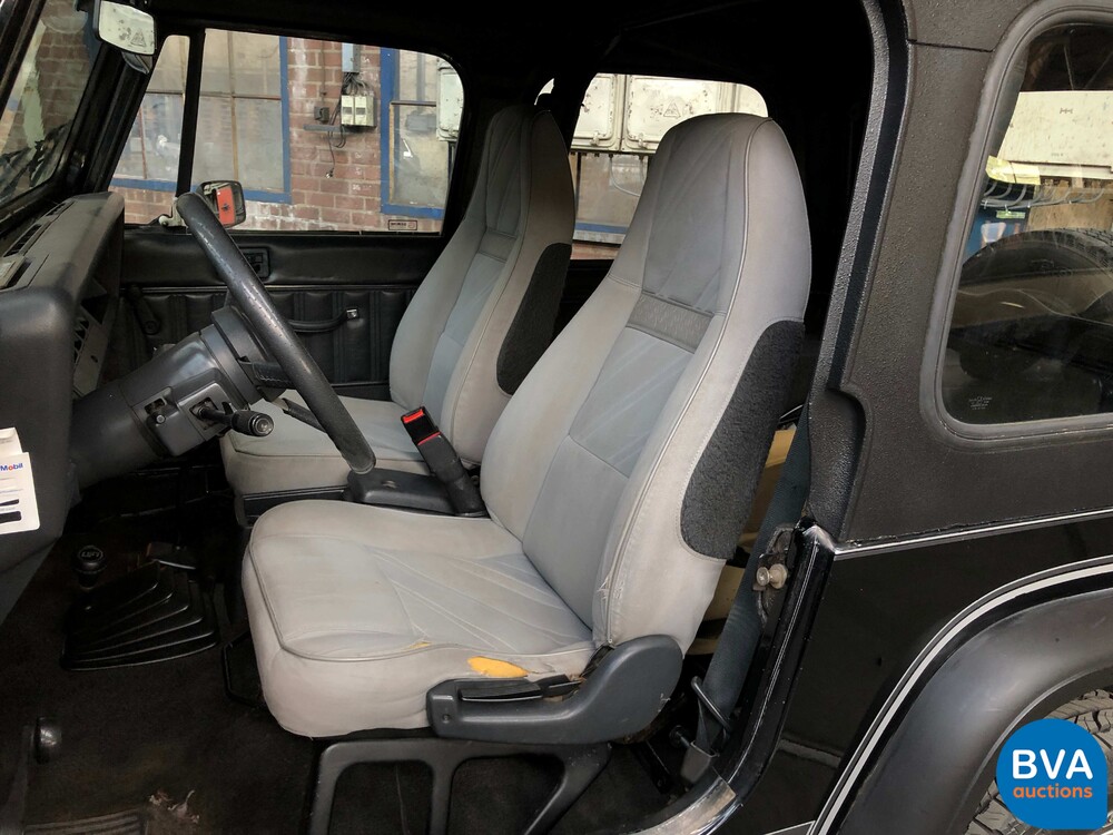 Jeep Wrangler 4.0i Laredo Wagon 4WD 178hp 1992 -Org. NL-, VS-49-JR.