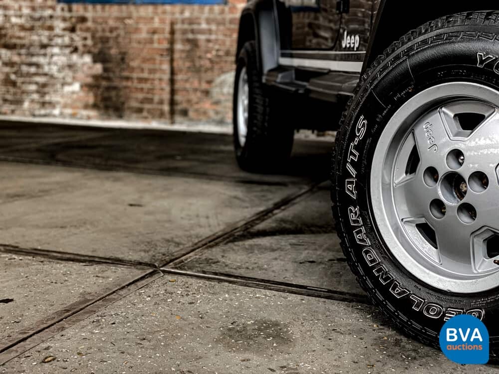 Jeep Wrangler 4.0i Laredo Wagon 4WD 178hp 1992 -Org. NL-, VS-49-JR.