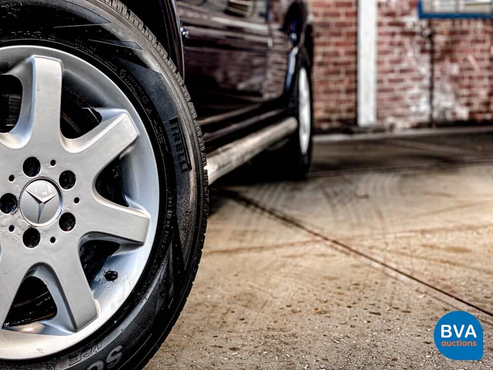 Mercedes-Benz ML270 CDI Gray License Plate M-Class 2002 -Org. NL-, 49-BF-VP.