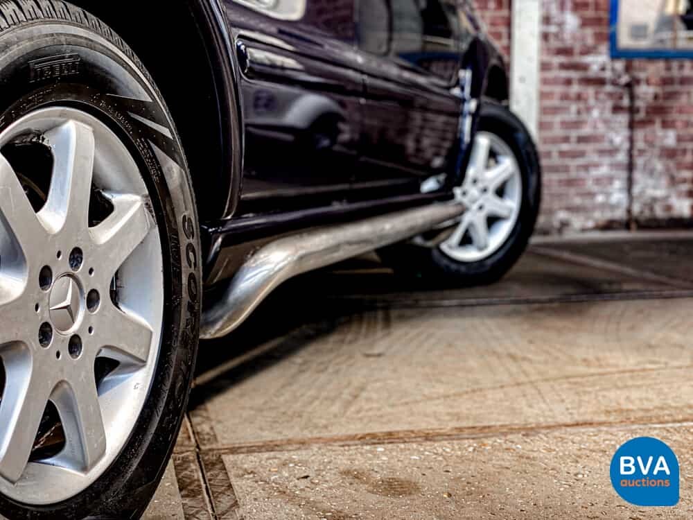 Mercedes-Benz ML270 CDI Gray License Plate M-Class 2002 -Org. NL-, 49-BF-VP.