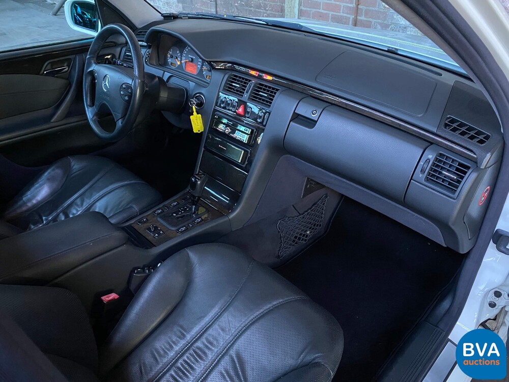 Mercedes Benz E55 AMG Combi 5.4 V8 354pk E-Class 2002 -YOUNGTIMER-, K-833-NL.