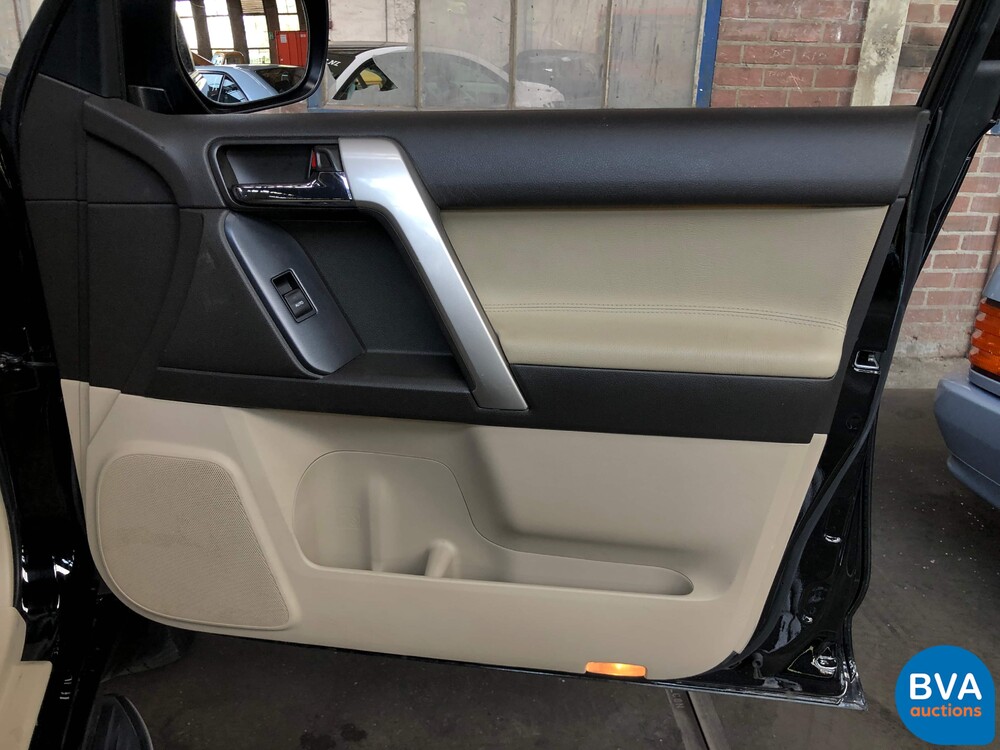 Toyota Land Cruiser 3-door 3.0 D-4D VX Automatic 2010, 01-LHF-8.