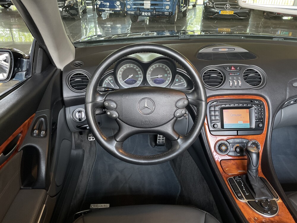 Mercedes-Benz SL-Class SL350 Roadster 245hp 2006, J-968-DZ.