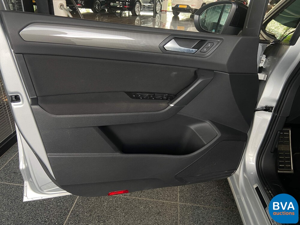 Volkswagen Touran 1.5 TSI Highline Business R 7persons 150hp 2019 -WARRANTY-, J-504-LS.