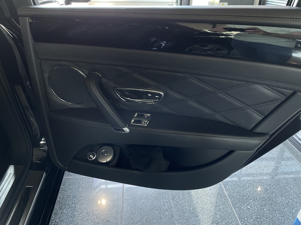 Bentley Flying Sporn 6.0 W12 625 PS 2013, JP-643-P.