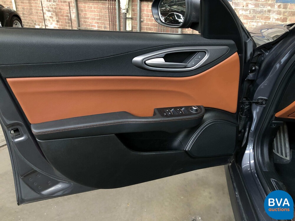Alfa Romeo Giulia VELOCE 2.2 AWD 2017 209pk ORG-NL, NS-867-T