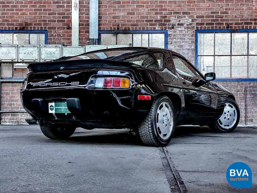 Porsche 928S4.7 V8 1984.