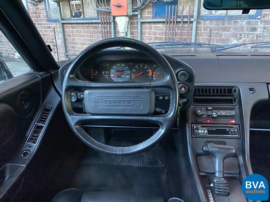 Porsche 928S4.7 V8 1984.