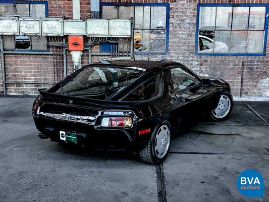 Porsche 928S4.7 V8 1984.