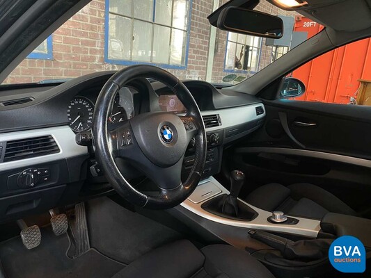 BMW 325xi 3-Serie 218pk 2005, 73-LGJ-5