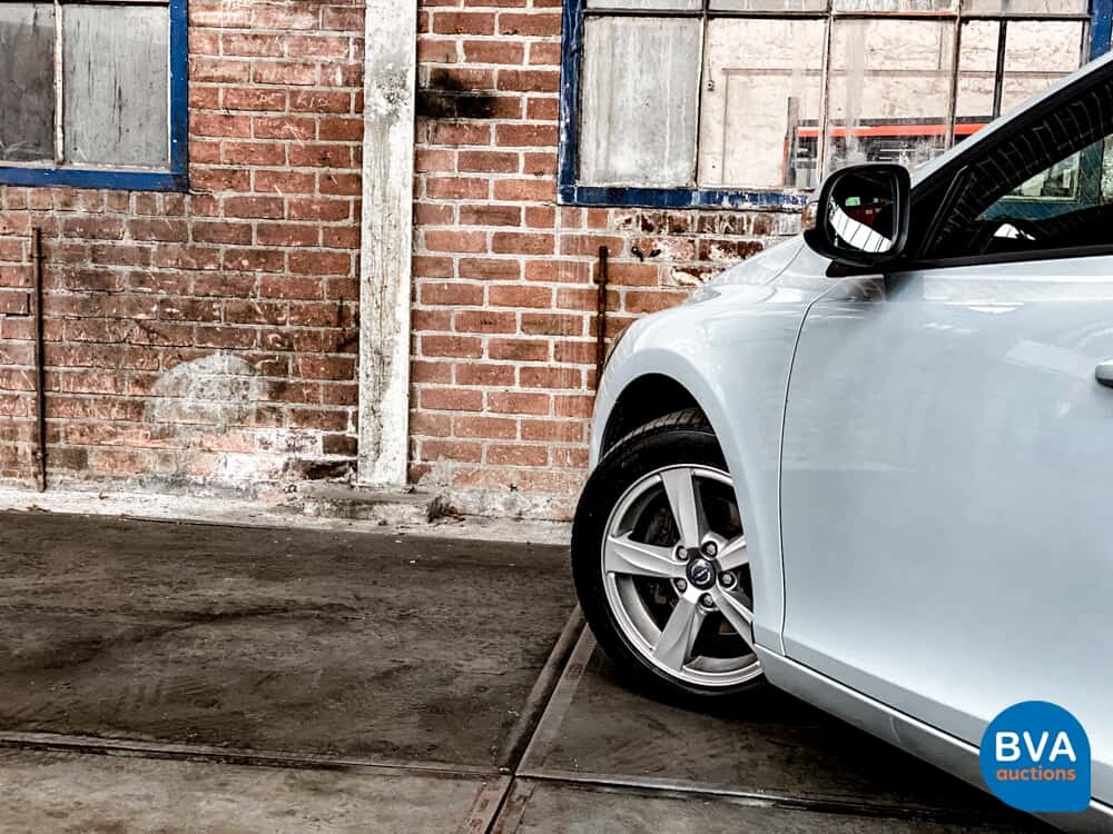Volvo V40 1.6 D2 Kinetic 114pk 2013 -Original NL-, 1-SNX-70.