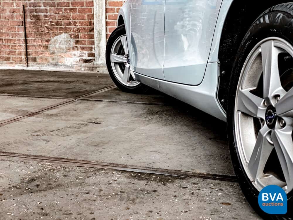 Volvo V40 1.6 D2 Kinetic 114pk 2013 -Original NL-, 1-SNX-70.