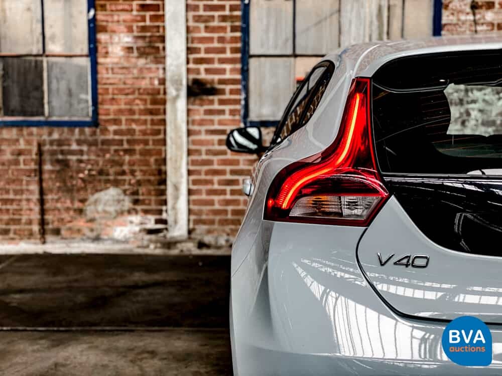 Volvo V40 1.6 D2 Kinetic 114pk 2013 -Original NL-, 1-SNX-70.