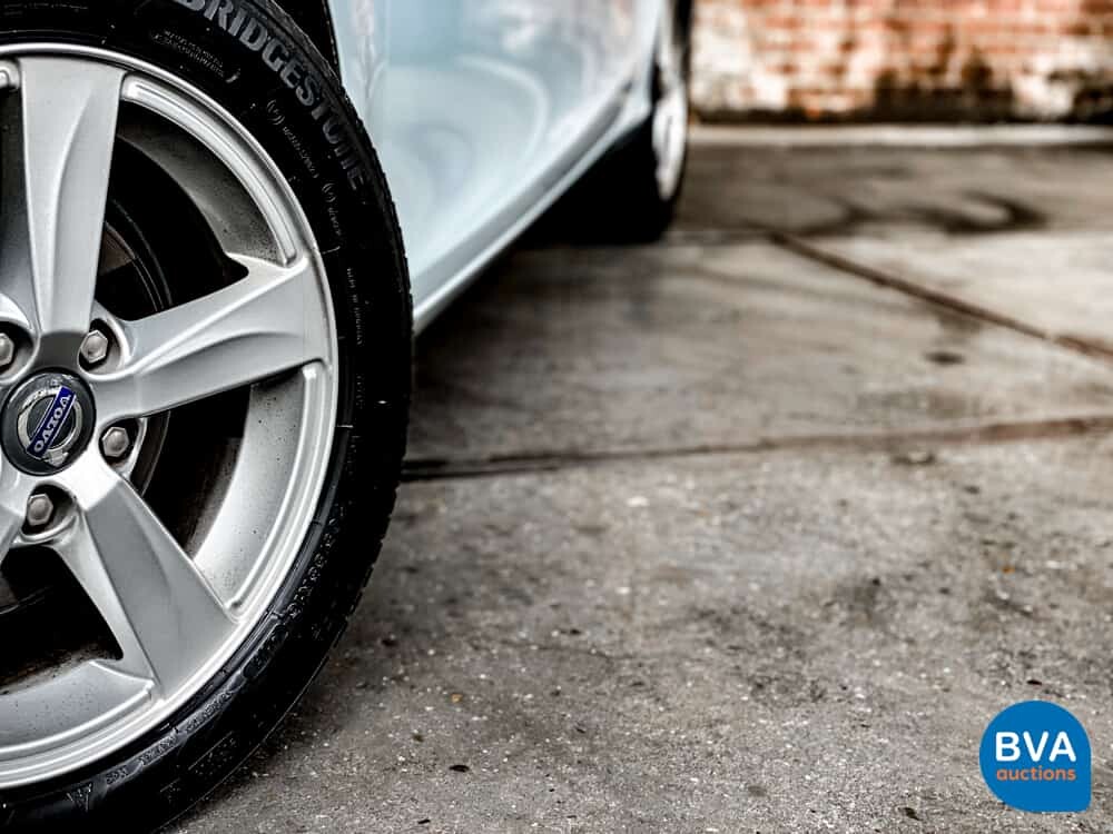 Volvo V40 1.6 D2 Kinetic 114pk 2013 -Original NL-, 1-SNX-70.